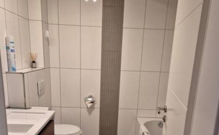 https://foto.hrsstatic.com/fotos/0/2/800/800/80/FFFFFF/http%3A%2F%2Ffoto-origin.hrsstatic.com%2Ffoto%2Fdms%2F46560%2FBCOM%2Fx_kubksfzywvpymgyghas39edltcbmunahl93_boy_mstg.jpg/93bb0d139aac144bd10729c299decf61/128%2C128/6/Hotel_Bon_Repos-Consdorf-Scheidgen-Appartement-7-46560.jpg