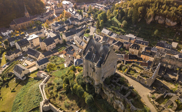 village-castle-larochette-thibaud-bastien.jpg