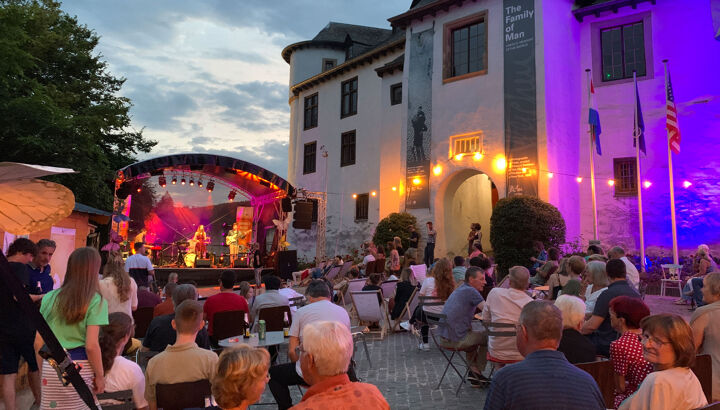 https://storage.googleapis.com/lu-echo-prod-experiences/lxfwcT2e03YSc7wTfxzo/clervaux-castle-summer-music-festival-ljWXke/Echo-Summer-Music-Festival-2026_main.jpg