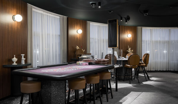 casino-2000-roulette-tables.jpg