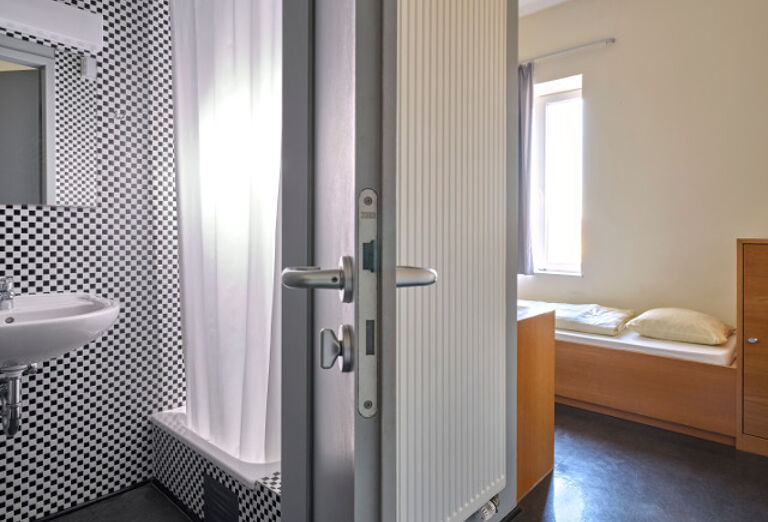 youth-hostel-remerschen-single-room-with-private-wc-and-shower.jpg