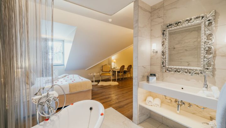 https://static.cubilis.eu/portal/Chateau_d-Urspelt-Luxembourg_/fotos/cew-chateau-urspelt-executive-810-04-sd.jpg