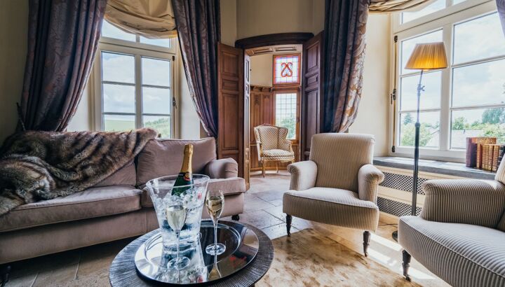 https://static.cubilis.eu/portal/Chateau_d-Urspelt-Luxembourg_/fotos/cew-chateau-urspelt-suite-grand-ducal-222-26-sd.jpg