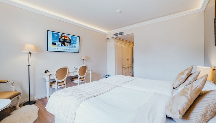 https://static.cubilis.eu/portal/Chateau_d-Urspelt-Luxembourg_/fotos/cew-chateau-urspelt-superior-715-05-sd.jpg