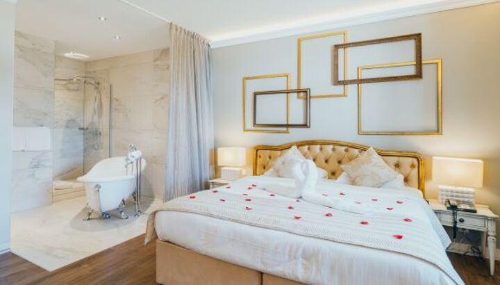https://static.cubilis.eu/portal/Chateau_d-Urspelt-Luxembourg_/fotos/mini-sup-room.jpg
