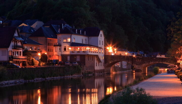 https://static.cubilis.eu/portal/hotel-belle-vue-vianden_/fotos/copy-of-chateau-vianden-11-05-08-10.jpg