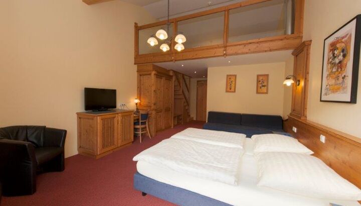 https://static.cubilis.eu/portal/hotel-belle-vue-vianden_/fotos/familie-kamer-2.jpg
