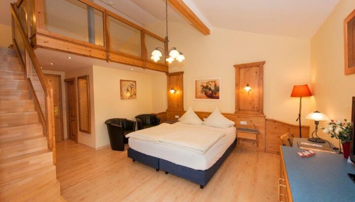 https://static.cubilis.eu/portal/hotel-belle-vue-vianden_/fotos/familie-kamer-met-laminaat.jpg