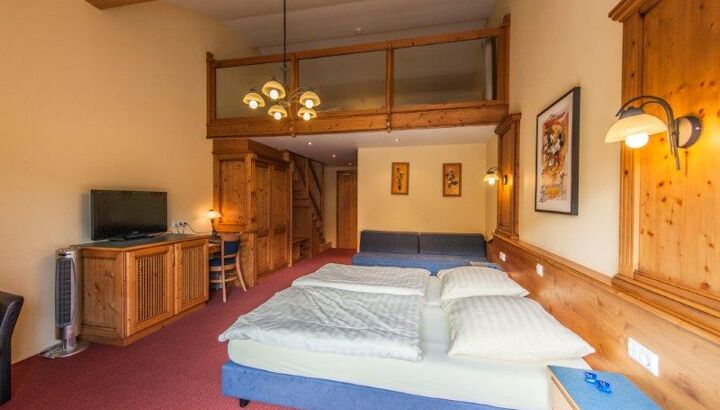 https://static.cubilis.eu/portal/hotel-belle-vue-vianden_/fotos/familie-kamer.jpg