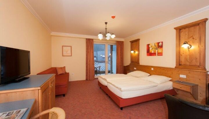 https://static.cubilis.eu/portal/hotel-belle-vue-vianden_/fotos/luxe-kamer-met-balkon-1.jpg