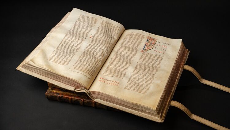https://storage.googleapis.com/lu-echo-prod-experiences/4M7P7ge9QzbmXvafq5or/exposition-de-la-bible-geante-a-echternach-ezdKa_/BnL-Bible-06_main.jpg