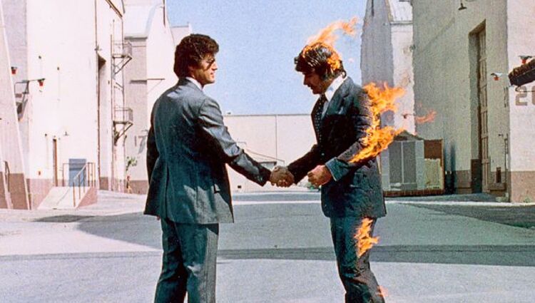 https://storage.googleapis.com/lu-echo-prod-experiences/6kHu-YALD2tJMVFxmX8D/wish-you-were-here-50-ans-deja-o-jVxi/Wish-you-were-here-Album-cover_main.jpg