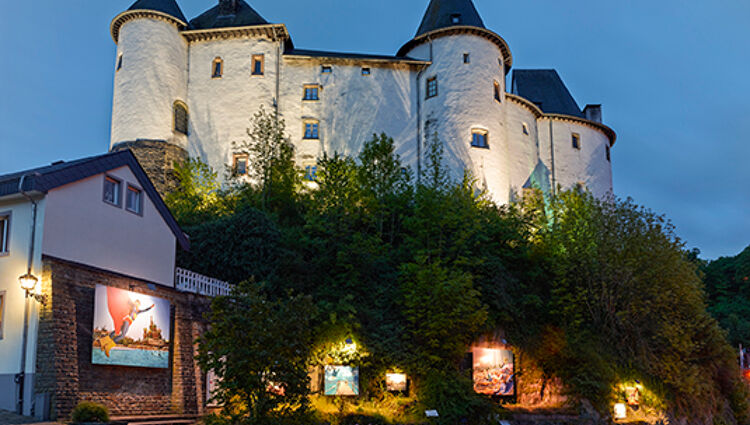 https://storage.googleapis.com/lu-echo-prod-experiences/Ah_3qGvUb_Z39FeMwyaX/combined-tour-the-family-of-man-clervaux-cite-de-l-image-Lwx9G1/2_Chateau-de-Clervaux_main.jpg