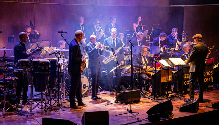 https://storage.googleapis.com/lu-echo-prod-experiences/G577j_0c_FIUpvwzP4_p/jazz-orchestra-of-the-concertgebouw-amsterdam-vIbyu2/JOC_Persfoto_2024_WEB_main.jpg