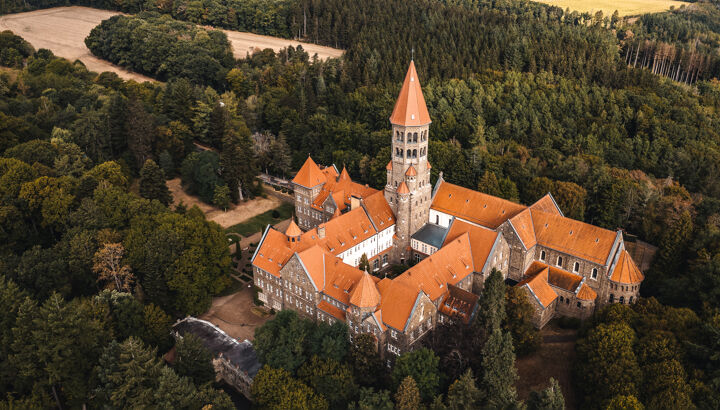 https://storage.googleapis.com/lu-echo-prod-experiences/G577j_0c_FIUpvwzP4_p/les-dimanches-du-chant-gregorien-mABIzg/Abbaye-de-Clervaux-c-Linda-Devisch_8_main.jpg