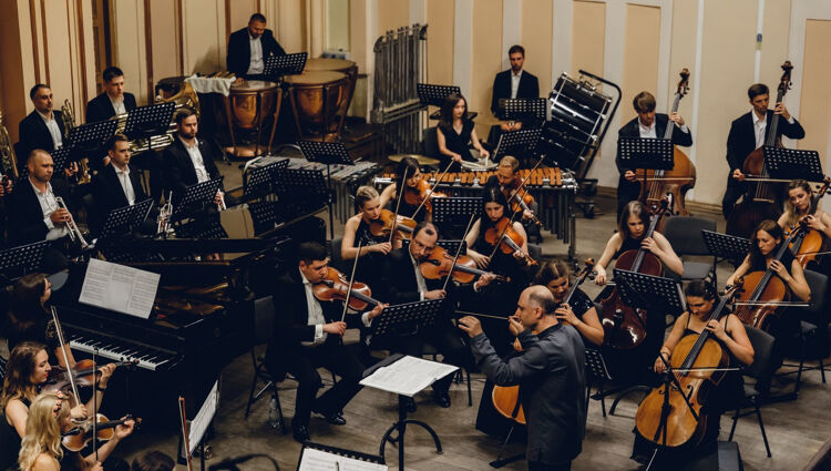 https://storage.googleapis.com/lu-echo-prod-experiences/G577j_0c_FIUpvwzP4_p/philharmonie-ukrainienne-de-lviv-_eUQwS/Lviv-Orchestra-c-All-rights-reserved_02_main.jpg