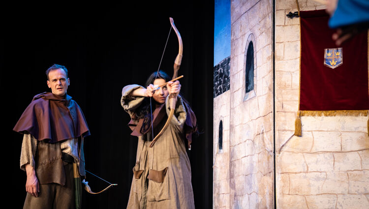 https://storage.googleapis.com/lu-echo-prod-experiences/G577j_0c_FIUpvwzP4_p/robin-hood-T2hRw7/Robin-Hood-c-All-rights-reserved_06-WEB_main.jpg