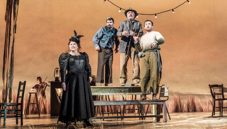 https://storage.googleapis.com/lu-echo-prod-experiences/GGdVYVh1aC5Ixoz56p-e/national-theatre-the-playboy-of-the-western-world-4CqtRp/Playboy_main.jpg