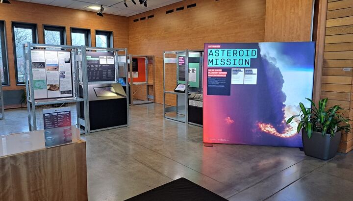 https://storage.googleapis.com/lu-echo-prod-experiences/Ooxv6gOETIHgXJ569xvi/wanderausstellung-asteroid-mission-EQpoTy/20250130_101805.jpg