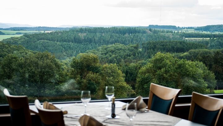 https://storage.googleapis.com/lu-echo-prod-experiences/QPNb1EHdZ9m7MLvctSv-/hiking-meets-local-food-tldwhe/Restaurant-reiff_aout-2021_Tourist-Center-Clervaux-32-Kopie.jpg