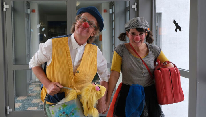 https://storage.googleapis.com/lu-echo-prod-experiences/lxfwcT2e03YSc7wTfxzo/duo-of-clowns-clownerie-mimilo-bxwIsy/Echo-Clown-Mimilo_main.jpg