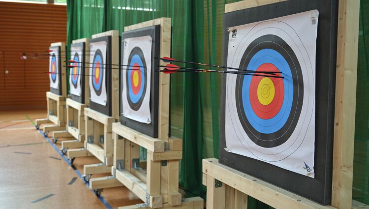 https://storage.googleapis.com/lu-echo-prod-experiences/oRjg7oXRTnffx5bs7M74JT/discover-the-fascinating-world-of-archery-H2lnyf/SchnupperBogenschiessen-AJ-Echternach_main.jpg