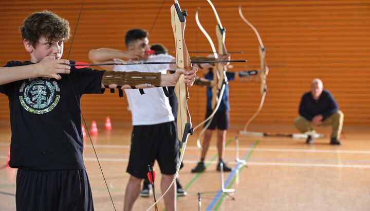 https://storage.googleapis.com/lu-echo-prod-experiences/oRjg7oXRTnffx5bs7M74JT/discover-the-fascinating-world-of-archery-H2lnyf/SchnupperBogenschiessen-JH-Echternach.jpg