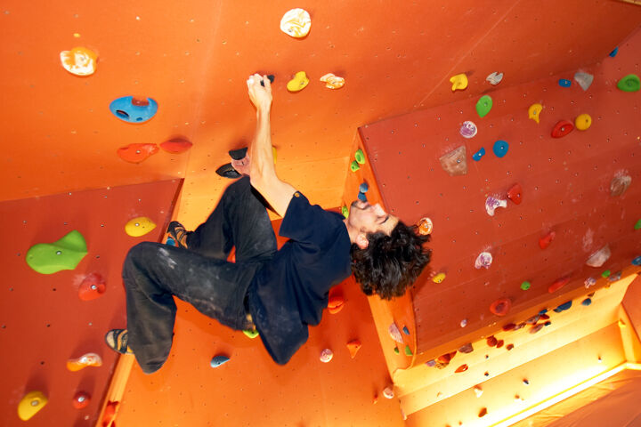https://storage.googleapis.com/lu-echo-prod-experiences/oRjg7oXRTnffx5bs7M74JT/koala-kids-climbing-course-EtbZ1i/Indoor-climbing-AJ-Echternach-76-_main.jpg