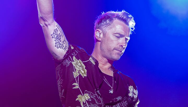 https://storage.googleapis.com/lu-echo-prod-experiences/vyU13xexZKuzTfkDppHWMh/ronan-keating-aFmk8N/07-25-Ronan-Keating_Copyright-Kate-Hunter_web_main.jpg